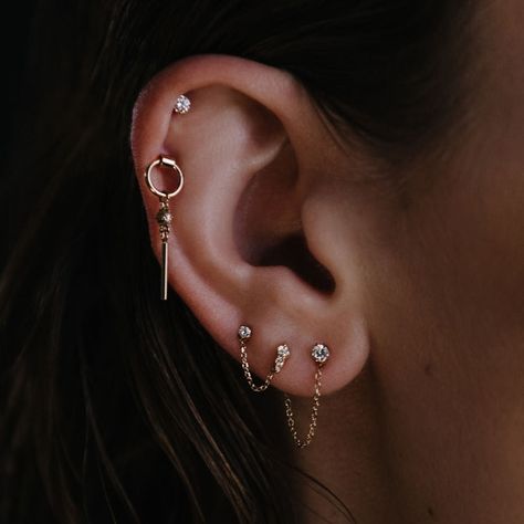 4 Piercings In Ear Ideas, Chain Loop Earrings, Piercing Placement, Ear Curation, Earring Chain, Creative Earrings, Curated Ear, Piercing Inspo, Geeky Girls