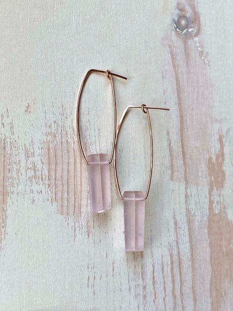 Rose Quartz Earrings, Inner Core, Trends 2023, Handmade Wire Jewelry, Vermeil Jewelry, Gold Dipped, Quartz Rose, Quartz Earrings, Jewelry Inspo