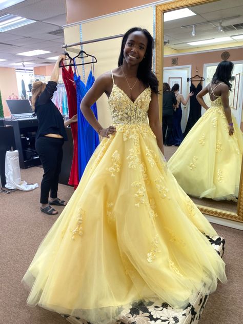 Yellow Prom Dress, Prom Dresses Long Tight, Prom Desses, Yellow Prom Dress Long, Disney Prom Dresses, Dream Prom Dress, Deb Dresses, Light Blue Prom Dress, Prom Dresses Yellow