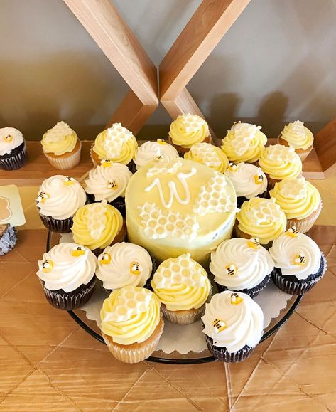 Chocolate Gender Reveal, Bee Themed Gender Reveal, Girls Birthday Parties, Chocolate Honeycomb, Bee Themed Birthday Party, Gender Reveal Party Ideas, Reveal Party Ideas, Bee Cupcakes, Gender Reveal Cupcakes