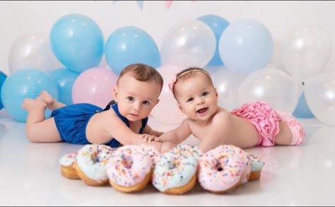 My favorite twins are growing up so fast. Tomorrow they will be 6 months. 6 Month Twin Photoshoot, Twin Photoshoot Ideas, 6 Month Shoot, Twin Photoshoot, Happy 6 Months, 5 Month Baby, Baseball Theme Birthday, Baseball Theme, Photoshoot Themes