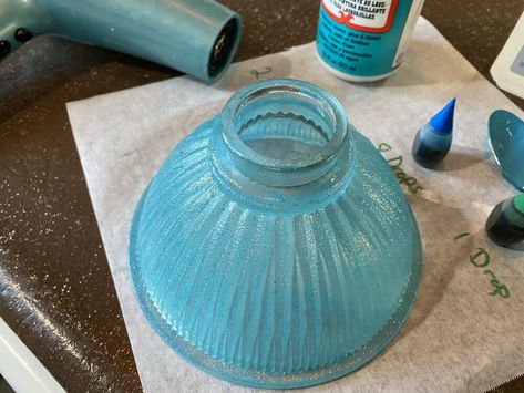 Painting Glass Light Shades, How To Paint Glass Light Globes, Spray Painting Glass, Diy Light Shade, Glass Light Globes, Painting Light Fixtures, Glass Light Covers, Light Globes, Globe Light Fixture