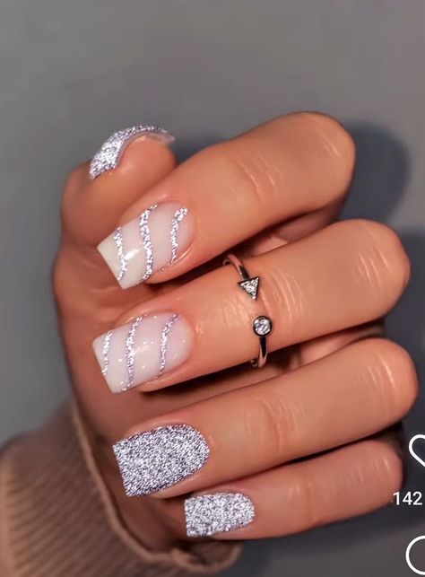 Short Acrylic Bridal Nails, Simple Prom Nails Acrylic Short, Simple Silver Nails Short, Prom 2023 Nails, Short Acrylic Nails Designs Glitter, Good And Silver Nails, Spring Glitter Nails 2023, Mail Ideas 2023, New Years Nails 2024 Trends