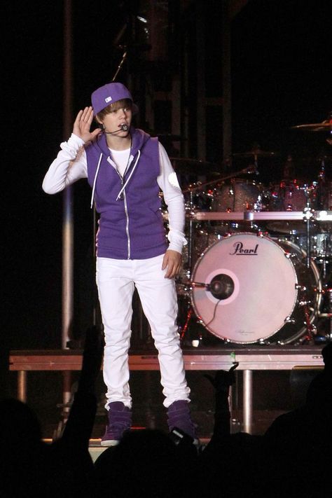 Justin Bieber Costume, Justin Bieber Concert Outfit, Justin Bieber My World, Justin Bieber Photoshoot, Justin Bieber Concert, Batman Comic Wallpaper, Justin Bieber Outfits, Justin Bieber Posters, Believe Tour