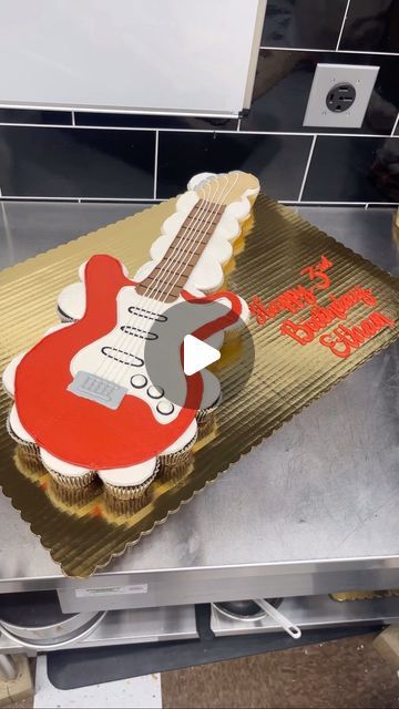 Guitar Shaped Cake, Guitar Cake Ideas Birthday, Guitar Cakes For Men, Cupcake Guitar, Guitar Cake Ideas, Guitar Theme Cake, Guitar Cupcake Cake, Electric Guitar Cake, Guitar Cupcakes