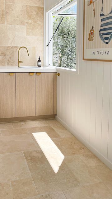 Modern Australian Kitchen, Modern Coastal Laundry Room, Modern Australian Coastal Home, Travertine Laundry Room, Laundry Room Without Windows, Travertine Laundry, Laundry Room Zellige Tile, Coastal Laundry, Limewash Travertine Backsplash