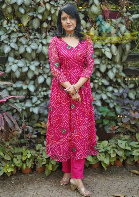 Bandhani Cotton Dress Design Patterns, Lahriya Kurti Design, Bandini Dresses, Bandhni Kurti Designs Latest, Bandhani Dress Pattern, Designer Dresses Couture, Lengha Blouse Designs, Floral Dresses With Sleeves, Patiyala Suit