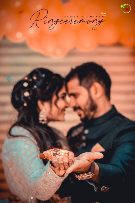 Rings Engagement Couple Pose, Engagement Ceremony Poses, Couple Poses Ring Ceremony, Ringceremony Couple Poses, Ring Ceremony Photoshoot, Rings Ceremony Photography, Ring Seremani Poses, Ringceremony Shoot, Ingejment Couple Pic