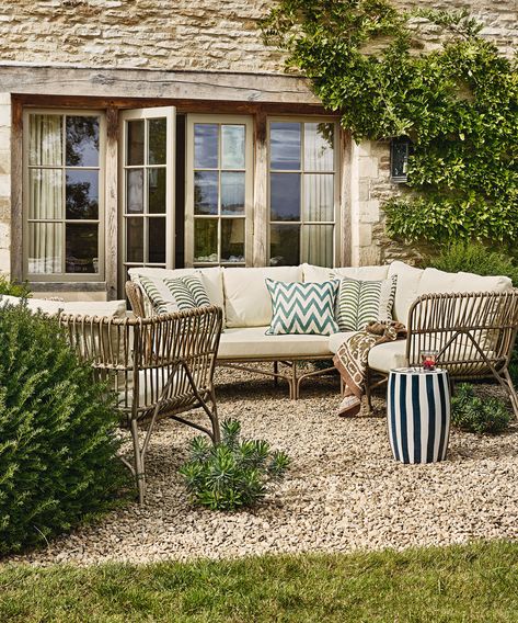 Gravel patio ideas: 12 ways to create a chic seating area | Country Backyards, Garden Seating Area, Gravel Patio, Outdoor Seating Area, Faux Flower Arrangements, Garden Seating, Patio Area, Backyard Design, Outdoor Cushions