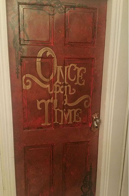 Disney Rooms Aesthetic, Disney Light Switch Covers, Peter Pan Home Decor, Plain White Room, Faerie Room, Goth Farmhouse, Cinderella Room, Library Corner, Disney Bathroom