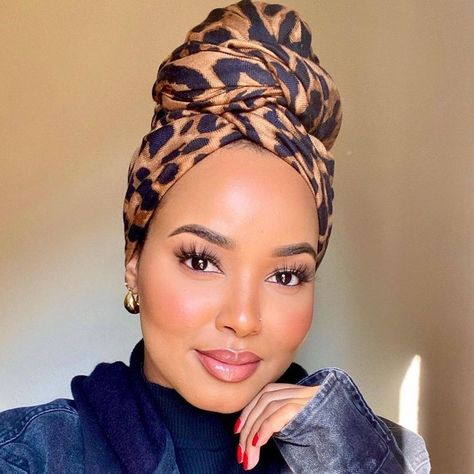 African Head Dress, Headwrap Hairstyles, Head Wrap Styles, Hair Wrap Scarf, Hair Scarf Styles, Mode Turban, Bald Hair, Cute Box Braids Hairstyles, African Head Wraps