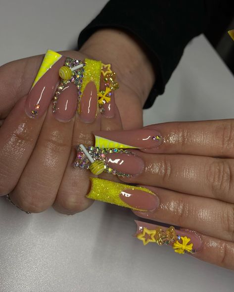 Yellow freestyle💛🌼✨ . . . Dm to book!💖 @nailed.byjennie #longnails #yellownails #blingnails #glitternails #frenchnails #nailsofinstagram #nailsoftheday #fresnonails #fresnonailtech #explorepage Yellow And White Nails Design, Yellow And Silver Nails, Yellow Birthday Nails, Yellow French Tip, Hair Roblox, Junk Nails, Yellow Nails Design, Girly Acrylic, Girly Acrylic Nails