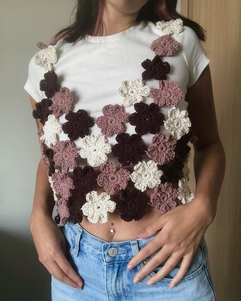 More amazing testers! My Daisy chain top pattern is now live 🌼 Thank you so much to everyone involved 💗 ⭐️ Testers featured ⭐️ @jodie.worton @roby_stylings @jen.oreillyy @crochetbybrea @bloombymael @yellow.makes @nightmoon.studio @sa.crochet_ @sunr.ayes @mebhmusic Floral Vests, Outfits Unique, Chain Top, Baby Frocks Designs, Baby Girl Crochet, Daisy Chain, Frock Design, Crochet Baby Clothes, Unique Crochet