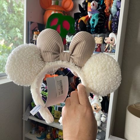 Disney Tokyo Resort fluffy Sherpa Minnie ears Sherpa Mickey Ears, Sherpa Minnie Ears, Sherpa Disney Ears, Disney Ears Diy, Disneyland Lands, Park Fits, Land Aesthetic, Tokyo Outfits, Disney Trip Outfits