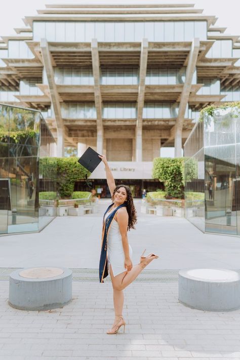 Graduation Shoot Poses, Ucsd Graduation Pictures, Ucsd Campus, Ucsd College, Ucsd Graduation, Ucf Grad, Outdoor Senior Pictures, Graduation Session, Senior Photography Inspiration