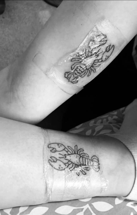 Lobster Tattoo Couple, Maine Tattoo, Lobster Tattoo, Underwater Tattoo, Best Friend Matching, Tattoo Black And White, Tattoo Couple, Tattoo Black, Matching Tattoos