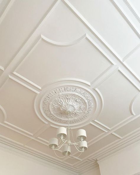 Pop Celling Design Bedrooms, Modern Classic Ceiling, Pop Design For Hall, Pop Design For Roof, Bedroom Pop Design, Plaster Ceiling Design, Simple Ceiling Design, Art Deco Ideas, House Balcony Design