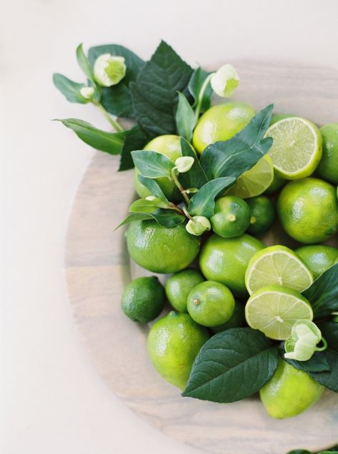 Lime Table Decor, Candle Campaign, Lime Decorations, Bright Green Wedding, Lime Decor, Tea Core, Lime Green Decor, Mint Table, Lime Uses