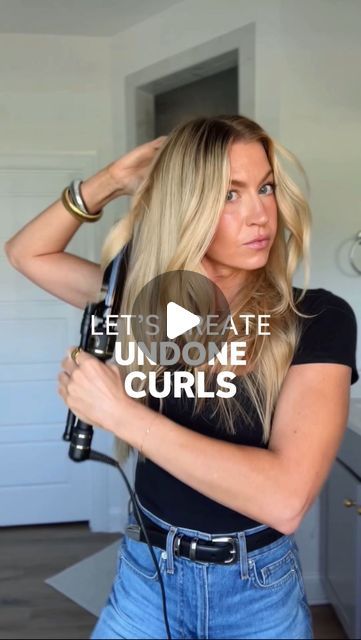 Leanne Barlow | Style Inspo on Instagram: "Comment SHOP and I’ll DM you the hair products I used for this look! A few tips for getting loose “undone” looking curls:  Start with straight hair. My hair is naturally wavy and I don’t want too many curls for this look, so straight hair works best for me when starting.  Use a larger curling iron. I’m using a 1 1/4” marcel and it helps keep the curls from being too tight.   Switch up the direction of the curl. I curl away from my face for the front sections, then switch from curling toward my face and away from my face for the rest of the curls.   Aim to create a bend in the hair. I only curl my hair in the top/middle of the strand and wrap it once or twice. We just want a slight bend in the hair rather than the whole strand curled.   Use differe Straight Hair Curled Ends, How To Curl Front Pieces Of Hair, Marcel Curling Iron, Leanne Barlow, Curl My Hair, Curled Ends, Loose Curls, Curling Iron, Curled Hairstyles