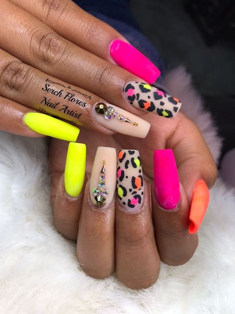 10 Bright Neon Pink Nails Design To Recreate - Emerlyn Closet 2023 | Beach Nails Art Neon Leopard Print Nails, Bright Animal Print Nails, Neon Cheetah Nails, Colorful Cheetah Print Nails, Neon Animal Print Nails, Neon Pink Nails Design, Neon Leopard Nails, Safari Nails, Pink Nails Design