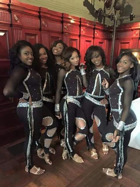 Its a dolls world. DD4L ❤❤ Dancing Dolls Uniforms, Dd4l Dancing Dolls Outfits, Dance Team Clothes, Majorette Dance Uniforms, Majorette Dance, Cheer Practice Outfits, Dance Team Uniforms, Majorette Costumes, Majorette Outfits