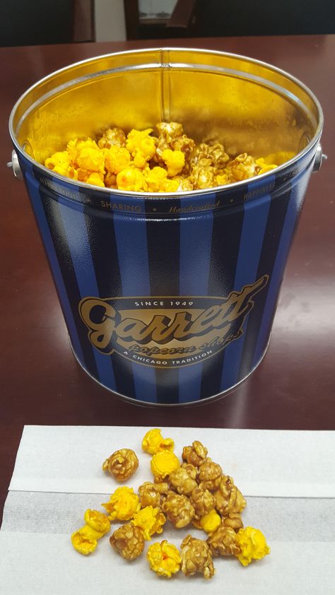 [I ate] Garrett's Cheese/Caramel Popcorn Mix Popcorn Mix Recipes, Popcorn Mix, Mix Recipes, Caramel Popcorn, Food Cooking, The Hub, Recipes Food, Popcorn Maker, Popcorn