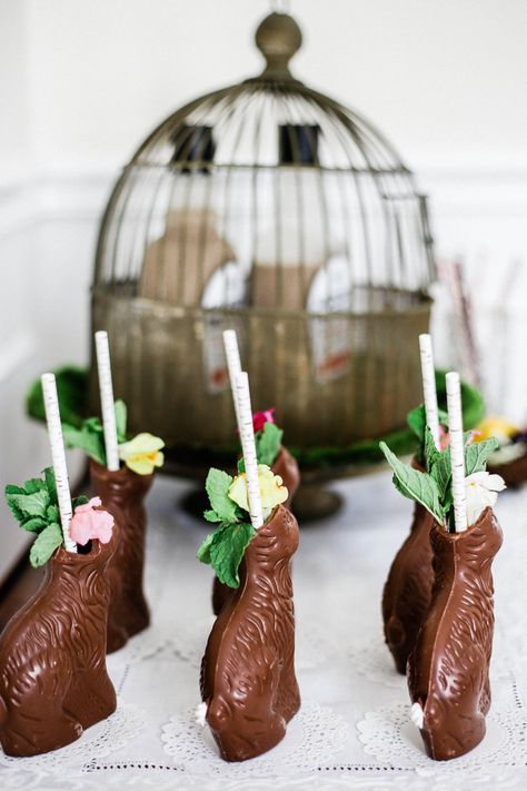 Easter Cocktails - Two Ingredient Chocolate Bunny Cocktails Easter Cocktails, Easy Easter Desserts, Chocolate Bunnies, Easter Crafts For Adults, Easter Wood Crafts, Chocolate Rabbit, Best Edibles, Two Ingredient, Boozy Brunch