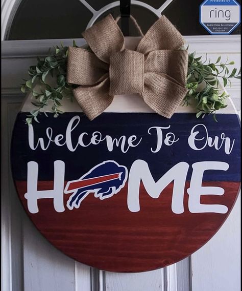 Welcome Football Signs, Buffalo Bills Door Hanger, Buffalo Bills Crafts, Buffalo Bills Diy, Buffalo Bills Round Sign, Buffalo Bills Cricut Ideas, Sports Door Hangers Wooden, Football Front Door Sign, Nfl Wooden Door Hanger