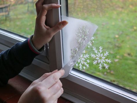 How to create snowflake window decals - Rustoleum Spray Paint Snow Spray Window Ideas Easy Diy, Fake Snow Spray Window Ideas, Snow Spray Window Ideas Diy, Snow Window Ideas, Snowflake Window Display, Spray Snow Windows Ideas, Snow Spray Window Ideas Easy, Fake Snow Window Ideas, Snow Spray Window Ideas