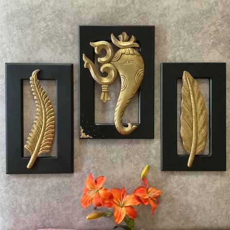 Ganesha Wall Hanging Diy, Ganesha Wall Art, Diwali Wedding, Om Ganesha, Handwork Ideas, Living Room Drawing, Leaf Wall Hanging, Room Drawing, Leaf Frame