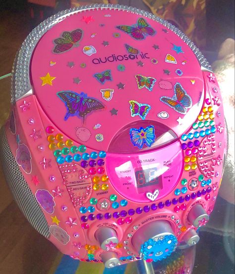 Pink decorated CD player Decorated Cd Player, 2000 Vibes Aesthetic, Cd Player Aesthetic, 2003 Aesthetic, 2000s Stuff, Kidcore Indie, 2000 Aesthetic, 2000s Toys, 00s Aesthetic