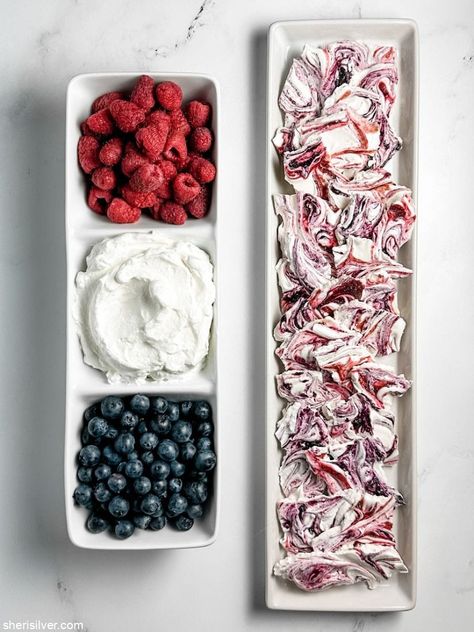 make this easy mixed berry meringue bark recipe for memorial day! | sheri silver Meringue Bark, Heart Meringue, Berry Meringue, Memorial Day Celebration, Chocolate Popsicles, Mini Cake Stand, Chocolate Melting Wafers, Blue Desserts, Bark Recipe