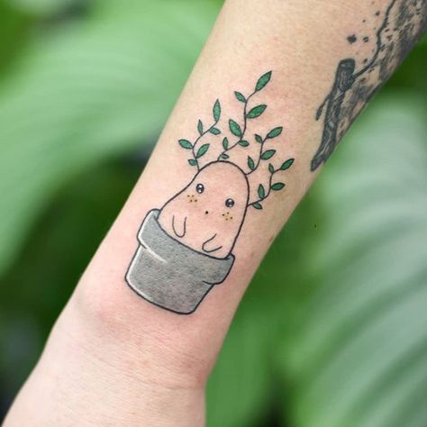 Potato mandrake 🥔💚 #tattoo #tatuaż #ink #inked #flashtattoo #tattooflash #cute #cutetattoo #mandrake #mandraketattoo #magictattoo #potato… Potato Tattoo Cute, Mandrake Tattoo, Potato Tattoo, Drake Tattoos, Magic Tattoo, Flash Tattoo, Cute Tattoos, Tattoos And Piercings, Paw Print Tattoo