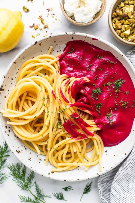 Did you know that beets make for a DELISH pasta sauce? This roasted beet pasta recipe is seriously out of this world. Beets Pasta, Beet Pasta Sauce, Beet Sauce, Beet Pasta, Bucatini Pasta, Beet And Goat Cheese, Goat Cheese Pasta, Beet Hummus, Roasted Beets