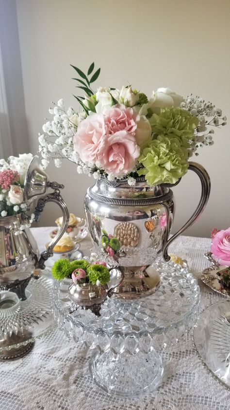 Tea Party Table Decorations Centerpiece Ideas, Tea Set Centerpiece, Tea Party Centerpiece Ideas, Tea Party Flowers, Teapot Centerpiece, Tea Party Centerpieces, Tea Cup Centerpieces, Vintage Tea Parties, Teacup Crafts