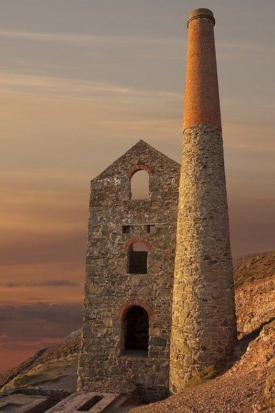 Autumn light on a Cornish tin mine Cornish Tin Mines, Engine House, Southern England, Kentish Town, Stone Tower, Autumn Sunset, North Cornwall, Cornwall Uk, St Agnes