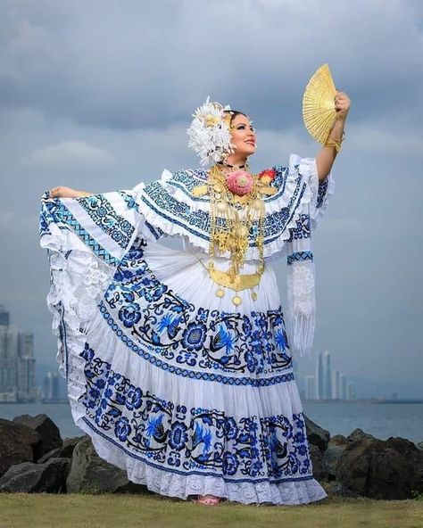 Panamanian Clothes, Panamanian Women, Panama Culture, Traditional Mexican Dress, Traditional Attires, Culture Clothing, National Dress, Folk Dresses, Mexican Dresses