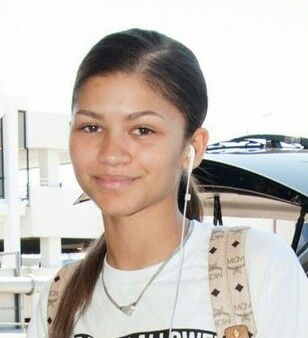 Zendaya without makeup!! Zendaya Without Makeup, Tom Zendaya, My Insecurities, Wide Nose, Zendaya Maree Stoermer Coleman, Tom Holland And Zendaya, Girls Run The World, Zendaya Style, 1 December