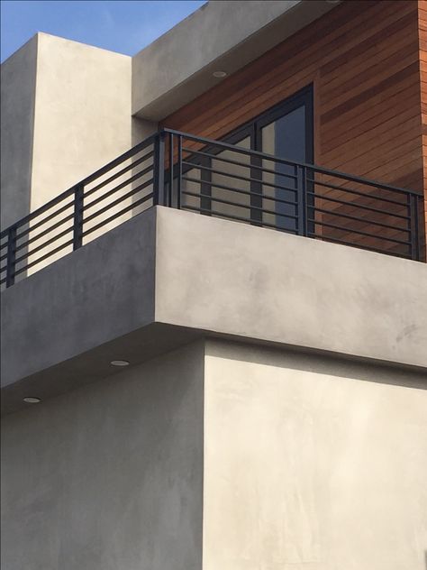 Balcony Railing Design Wood, Parapet Grill Design, Balcony Railings Exterior, Wood Grill Design, Balcony Grill Design Railings, Balcony Design Railings, Modern Deck Railing Design, Balcony Railing Ideas, Modern Balcony Railing