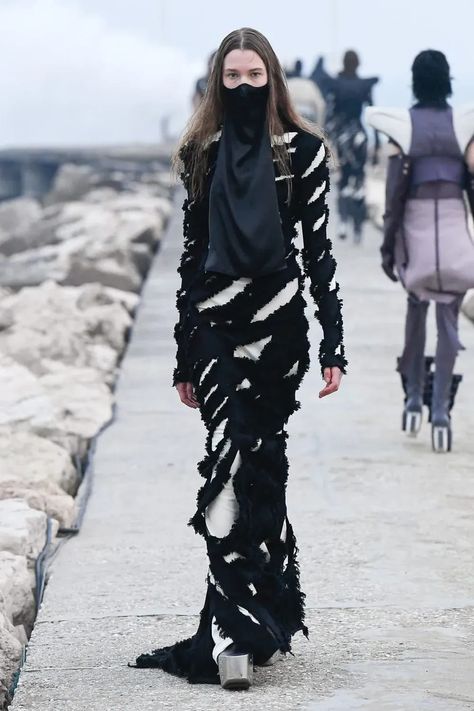 10 Trends From the Fall 2021 Season That Predict Fashions Future Rick Owens Outfit, Fashion Trend Report, 60s Fashion, Rick Owens, Vivienne Westwood, All About Fashion, Star Fashion, Fashion News, Fall Outfits