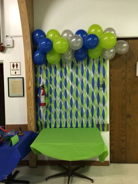 Blue, green and sliver wall decor with streamers and balloons. Blue Green Birthday Decor, Green And Blue Decorations Party, Green And Blue Birthday Party Decor, Green And Blue Party Decorations, Blue And Green Graduation Party, Green And Blue Party, Birthday 30th Ideas, Seahawks Party, Birthday Decorations Ideas