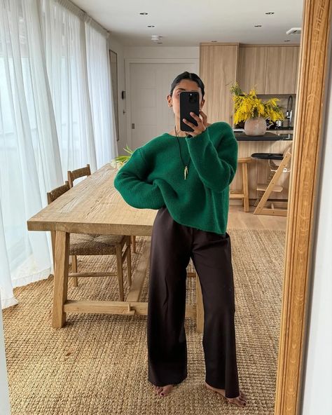 The Brown Trouser Trend Makes Every Outfit Look More Expensive | Who What Wear Brown Trousers Outfit Casual, Olive Trousers Outfit, Casual Trousers Outfit, Brown Trousers Outfit, Trousers Outfit Casual, Trousers Outfit, Cord Trousers, Trouser Outfit, Brown Trousers