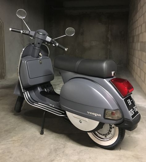 Vespa Px 125, Vespa Smallframe, Vespa Ape, Italian Scooter, Classic Vespa, Vespa Px, Weird Vintage, Lambretta Scooter, Old Motorcycles