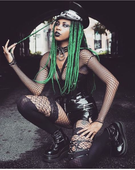 Black Goths: Instagram: @misshainks1242 African Goth, Afro Goth Aesthetic, Black Goths, Black Goth Girl, Black Alt, Black Alternative, Afro Goth, Goth Gifts, Afro Punk Fashion