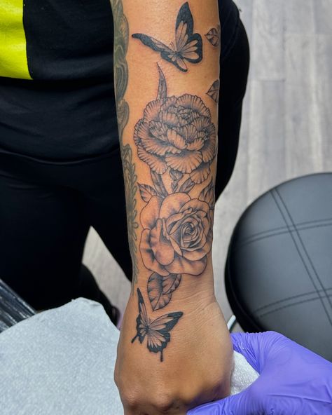 Had so much fun with this beautiful piece!! #floral #floraltattoo #finelinetattoo #fineline #rose #carnation #chrysanthemum #butterfly Chrysanthemum And Rose Tattoo, Tattoo Detailed, Carnation Flower Tattoo, Carnation Tattoo, Chrysanthemum Tattoo, Carnation Flower, Fine Line Tattoos, Rose Tattoo, Chrysanthemum