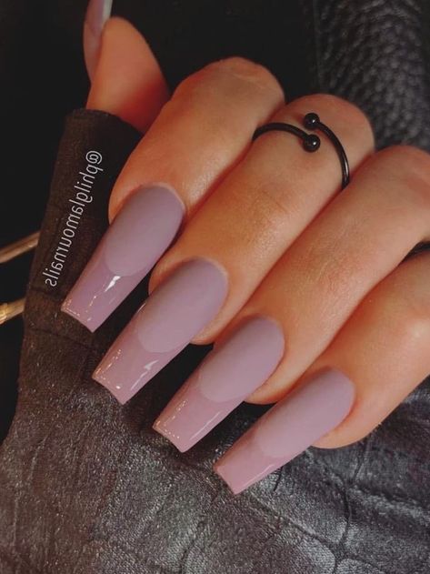 Matte mauve with glossy tips Nail Colors For Winter, Matte Purple Nails, Mauve Nail Polish, Matte Nail Colors, Blush Pink Nails, Nail 2023, Plum Nails, Mauve Nails, Matte Nail