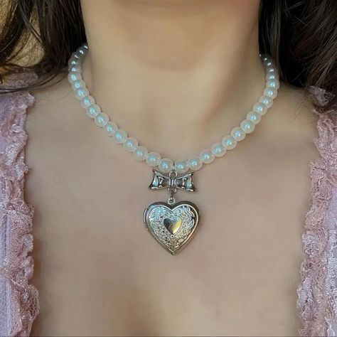 3/$35 Silver heart locket beaded necklace Y2k Emo Aesthetic, Goth Harajuku, Kpop Y2k, Trendy Chokers, Emo Aesthetic, 2000s Emo, Pearl Beaded Necklace, Heart Choker, Punk Jewelry