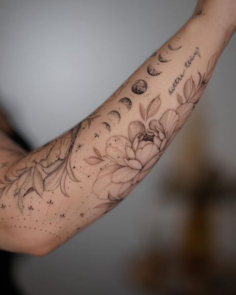 Feminine Shoulder Tattoos, Cosmic Tattoo, Tato Minimal, Feminine Tattoo Sleeves, Moon Tattoos, Boho Tattoos, Crow Tattoo, Octopus Tattoo, Arm Sleeve Tattoos