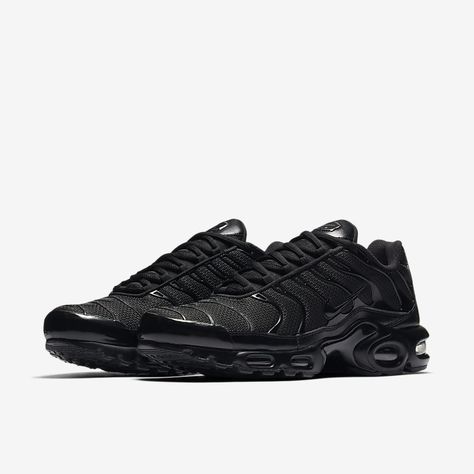 Nike Tn, Sport Shoes Fashion, Nike Models, Mens Nike Air, Nike Air Max Plus, Air Max Plus, Triple Black, Shoes Nike, Types Of Shoes