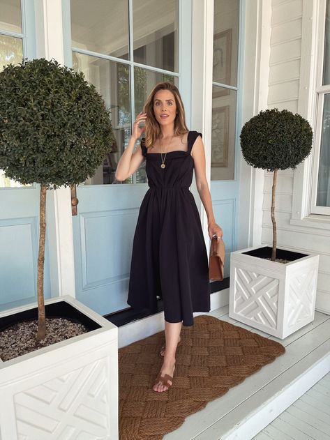 Dresses For Broad Shoulders, White Dress Styles, Julia Berolzheimer, All Black Dresses, Ruched Maxi Dress, Tory Burch Dress, Japanese Dress, Broad Shoulders, White Cotton Dress